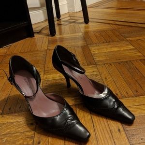 Bandolino black ankle strap heels